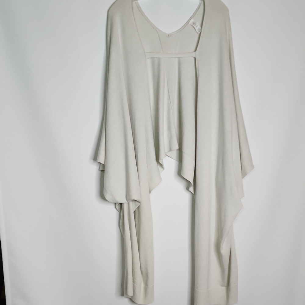 LULULEMON | Free To Coast Cream Wrap